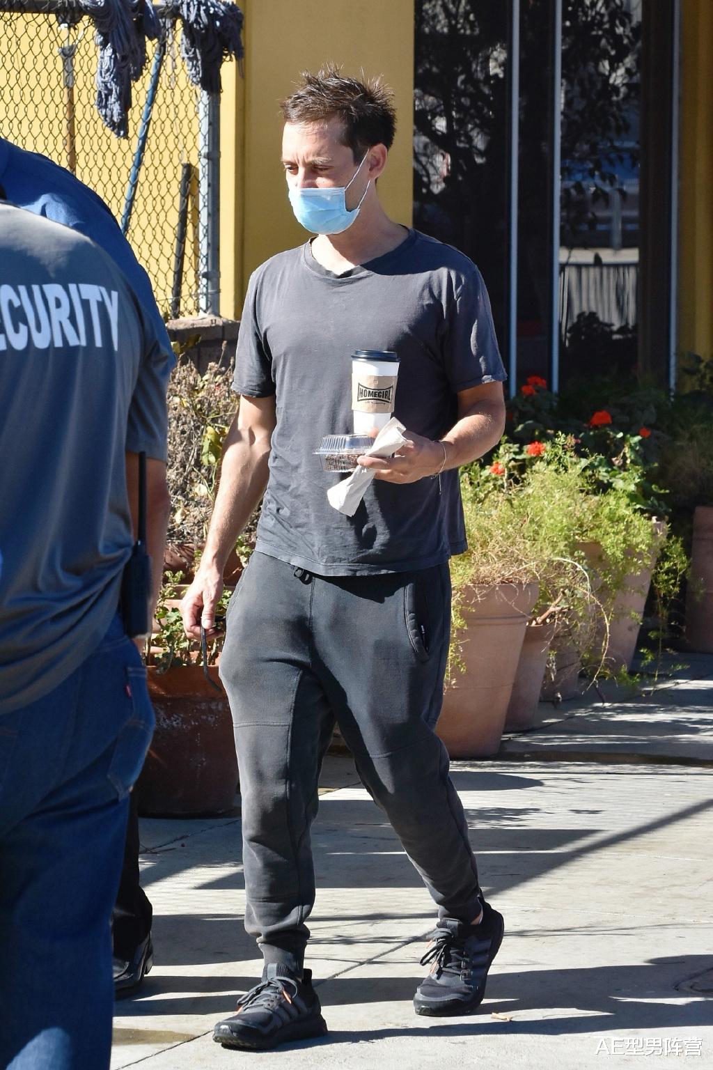 托比·马奎尔|惊喜！45岁托比·马奎尔瘦回倒三角身材，或要参演《蜘蛛侠3》啦