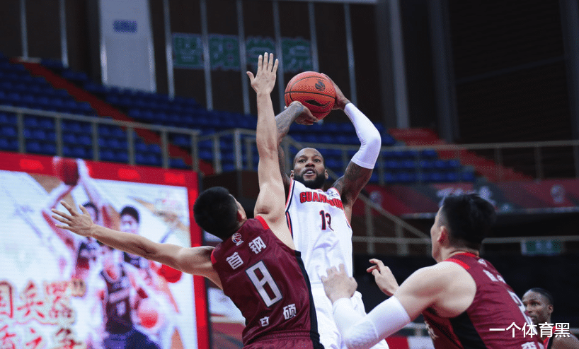 杜锋|王骁辉恶犯,裁判不想看回放,杜锋:打一辈子球,这动作我会不知道?