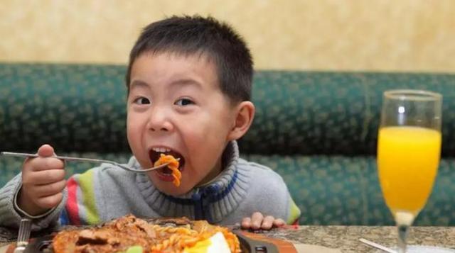 牛排|“妈，能吃一次牛排吗？”宝妈自认聪明的回答，毁了孩子的格局