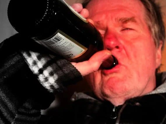 「黑眼圈」男人肾不好“看脸”,若脸上没有这4个“表现”,恭喜肾脏还健康