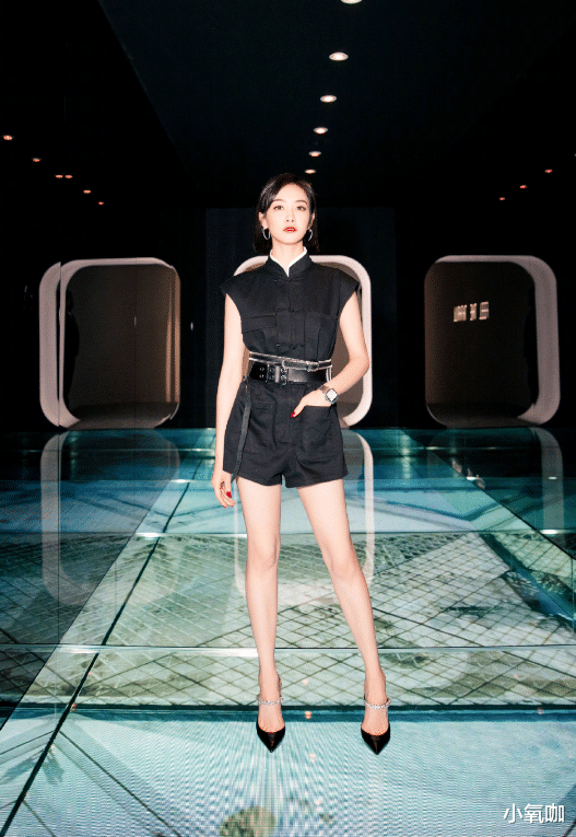 #宋茜#营业的宋茜真的很美，短发造型大方自然，不愧那么受欢迎