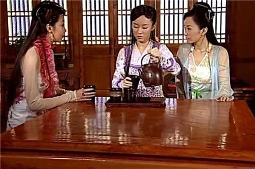 【面膜】七仙女：红儿就这一身衣服？其实她还穿了一件白纱，刘海都配合染白