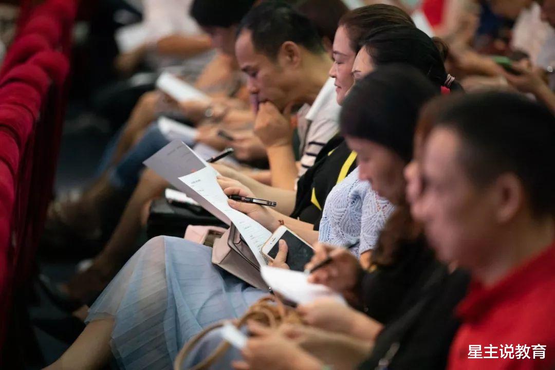 填报志愿▲高考临近，家长如何助力孩子打一场漂亮战？做好填报志愿准备工作