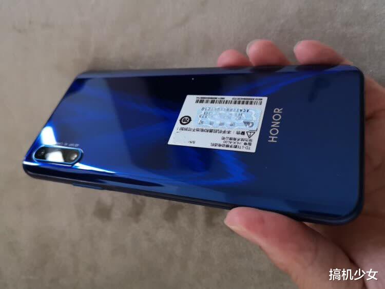 『华为荣耀』为荣耀X10让路，7纳米芯片+128GB从1899跌至1299，还有真全面屏