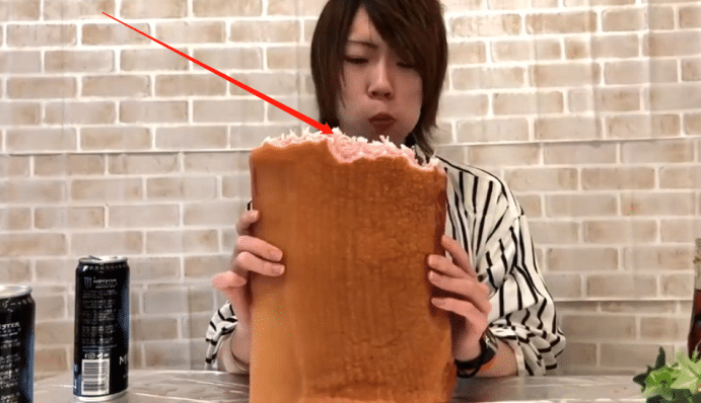 牛排|大胃王吃50斤“烤牛排”，镜头拉近一看穿帮，网友：吃不起还装？