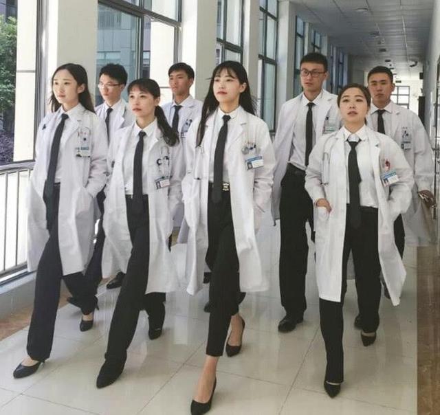 ▲大学学姐含泪提醒：医学类专业中4个请谨慎选择，别为难自己