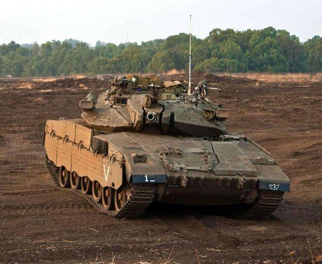 以色列▲把发动机当装甲的梅卡瓦坦克，防护性真的很强吗？原来是误会了