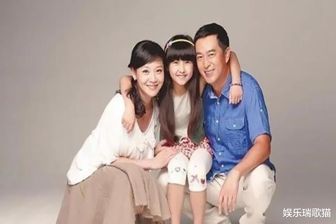 「张嘉译」她离婚后分得上亿财产，再婚嫁给张嘉译，网友：张嘉译真的是赚翻了