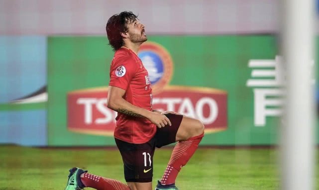 国足■下午2点，国足遇大麻烦！2位归化王牌或无缘40强赛，FIFA“刁难”恒大？