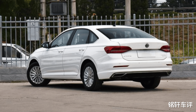 大众朗逸@比卡罗拉便宜近2万，不香？长4.7米油耗5.5L，4月再卖35507台