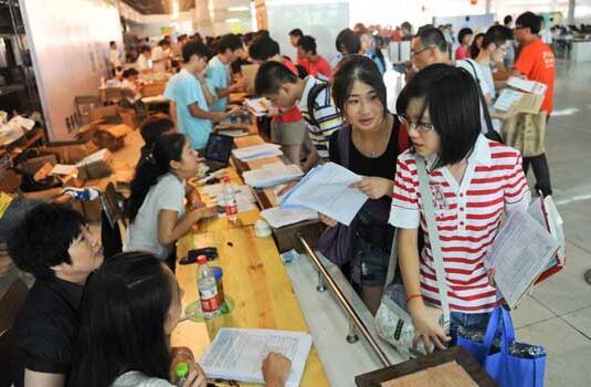 |大一新生入学后，父母该给多少“生活费”合适？可怜天下父母心