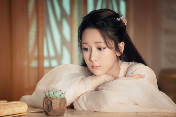 『迪丽热巴』最新女星人气榜惹争议，杨紫第一实至名归，怎么也想不到她排第二