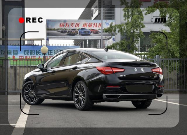 [中国一汽]与合资车掰腕子？一汽红旗豪华车，降价后仅13万多，实力究竟如何？