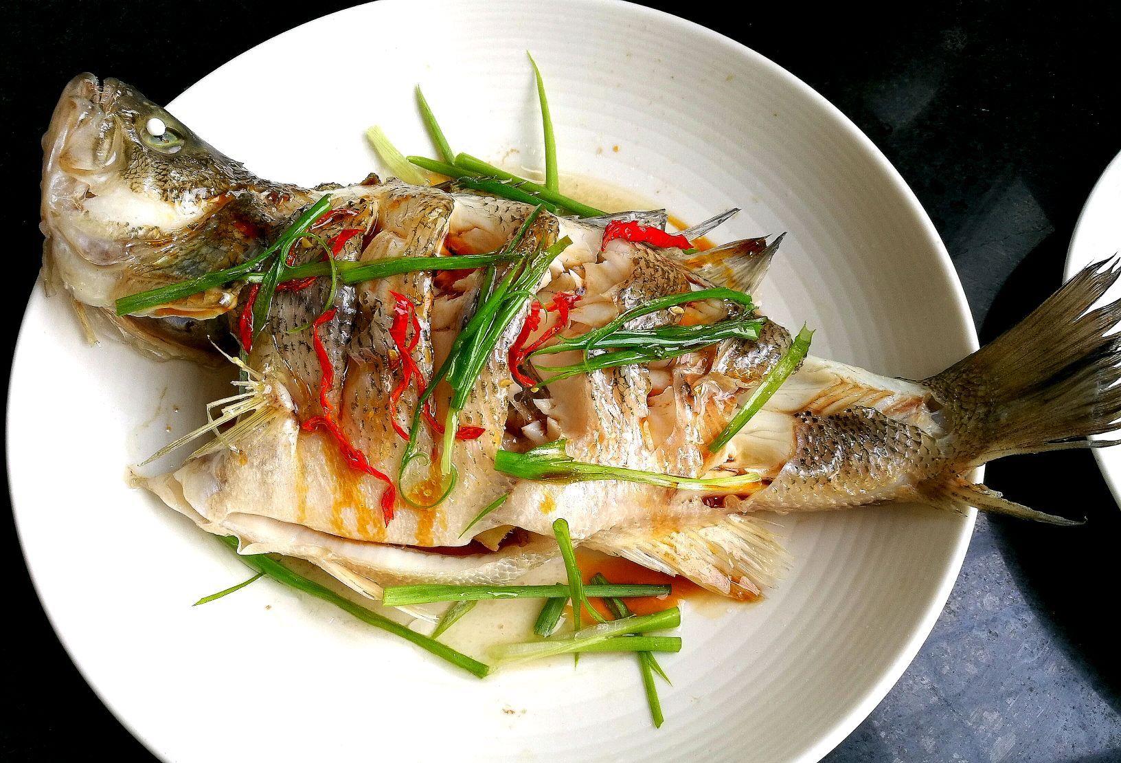 「鲈鱼」5月吃肉不如吃“它”，一斤7元，简单一蒸，明目益智，孩子要多吃