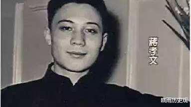 #张灵甫#他是蒋介石最疼爱的孙子,犯错被警察抓,指了指墙上的话立马被放