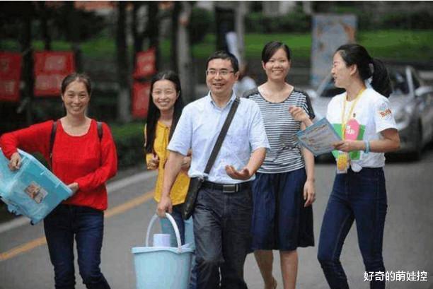 |大一新生入学，“被子”是自己带还是在学校买好？学姐告诉你经验