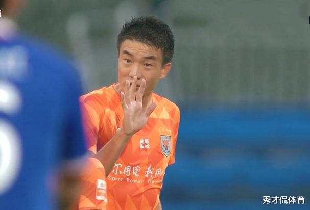 李霄鹏|5场比赛5对不同的中卫搭档,李霄鹏疯狂试探,最佳组合很意外