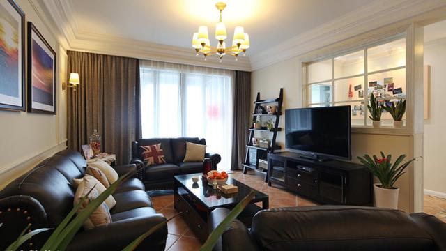 ：头一次见电视墙这么设计，十分的有创意，朋友看了后眼睛都红了！