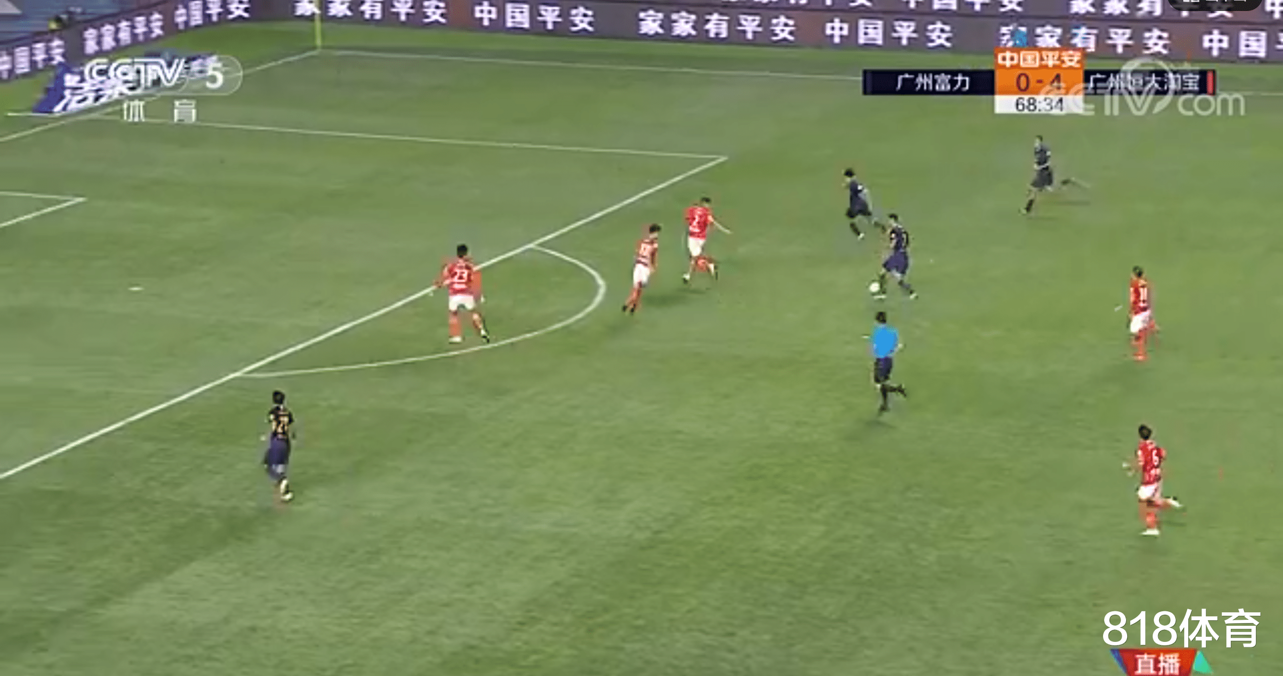 扎哈维|内讧! 扎哈维4v3不传球遭李提香怒斥, 做闭嘴手势回怼, 恒大球员拉架