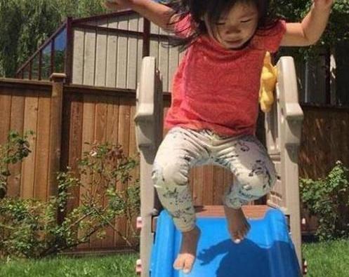 ?带你看看阿雅住的豪宅，如今都做家庭主妇了，吉他留给孩子当玩具
