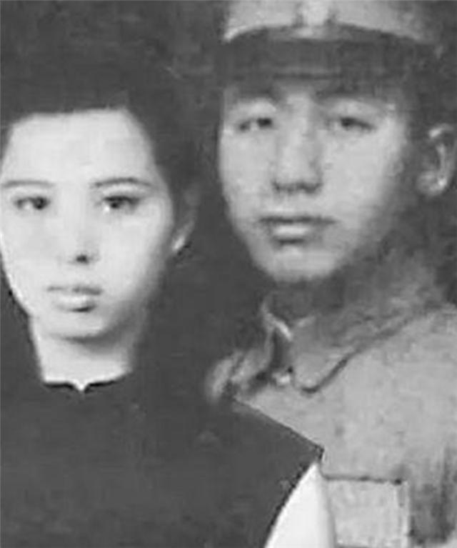 小志的历史观点|跨越77年的等待:93岁老人苦苦寻找爱人,见到对方灵位声泪俱下