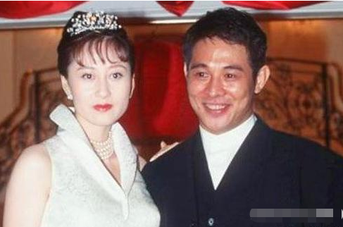 利智|31年前他为娶利智“放弃原配”，31年后他又给了20亿