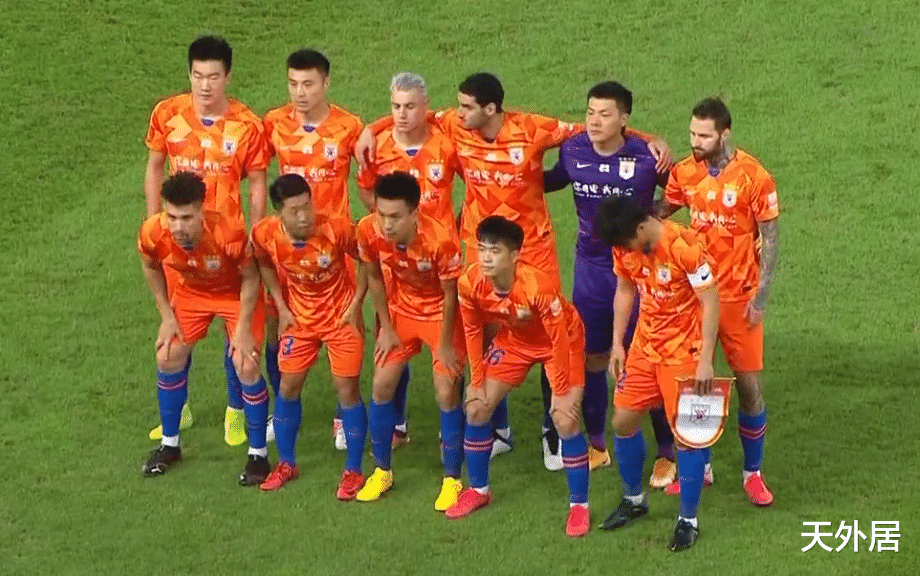 蒿俊闵|蒿俊闵炮轰“没底线”！记者提醒他国足位置不保，另一国脚删博了