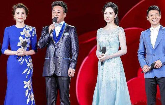 |34岁李思思晒健身照儿子意外入镜,家中装修简朴,私下形象反差大