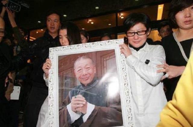 午马|2014年，老戏骨午马离世，在葬礼上沉默的十岁女儿怎么样了