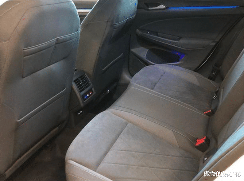 #高尔夫#首批8代“高尔夫”抵店，换装媚眼大灯+悬浮式大屏，科技感爆棚！