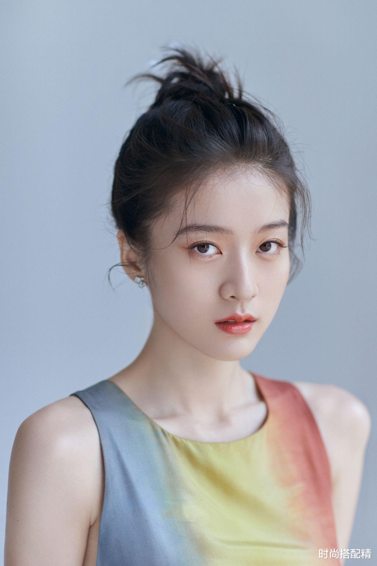 张雪迎@张雪迎穿彩虹裙着实好看,举止投足间都散发出少女的气息