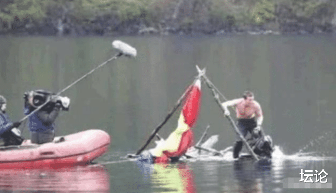 贝尔·格里尔斯@还记得《荒野求生》的贝爷吗?原来当年是这么拍的,观众都被骗了