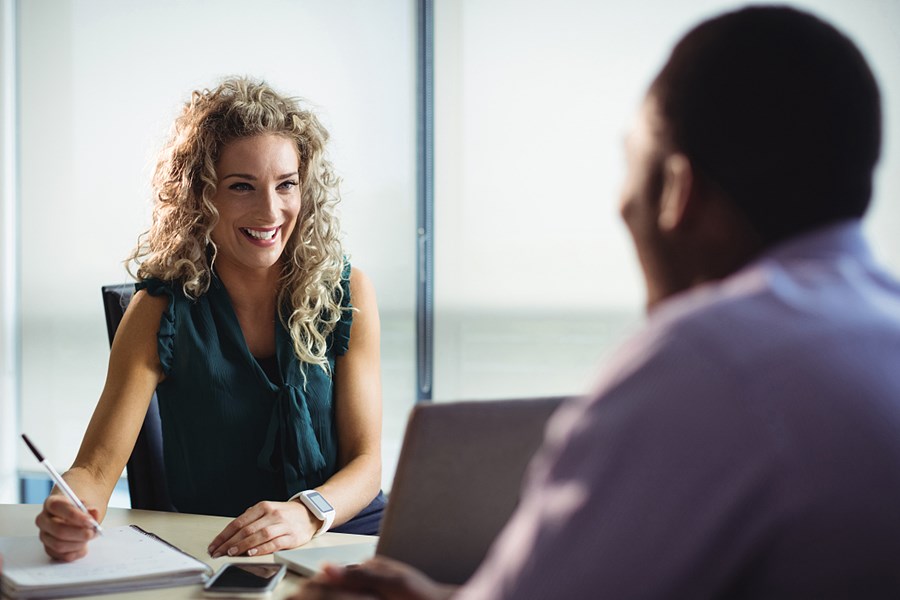 刮目相看|领导一直不喜欢你?帮领导解决以下三件事,让领导对你刮目相看