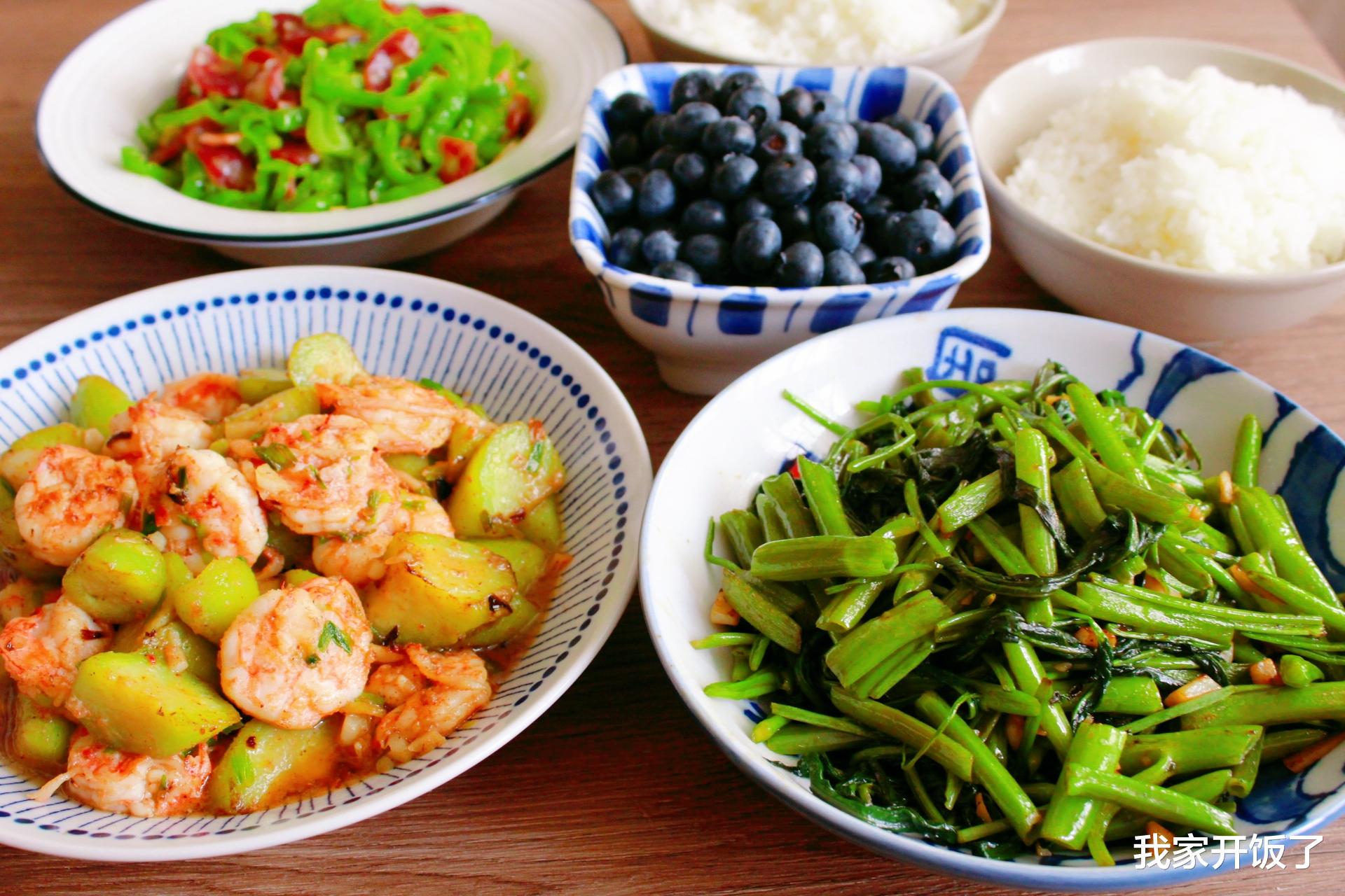 「辣椒」我家端午节的午餐，没有大鱼大肉，都是爱吃的家常菜，全部吃光盘