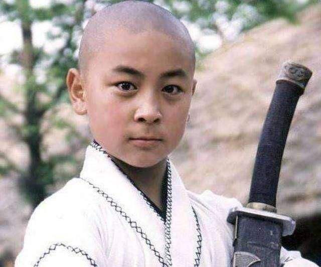 释小龙:14岁把初恋给释小龙,15岁参演家有儿女,28岁全网禁止其整容!