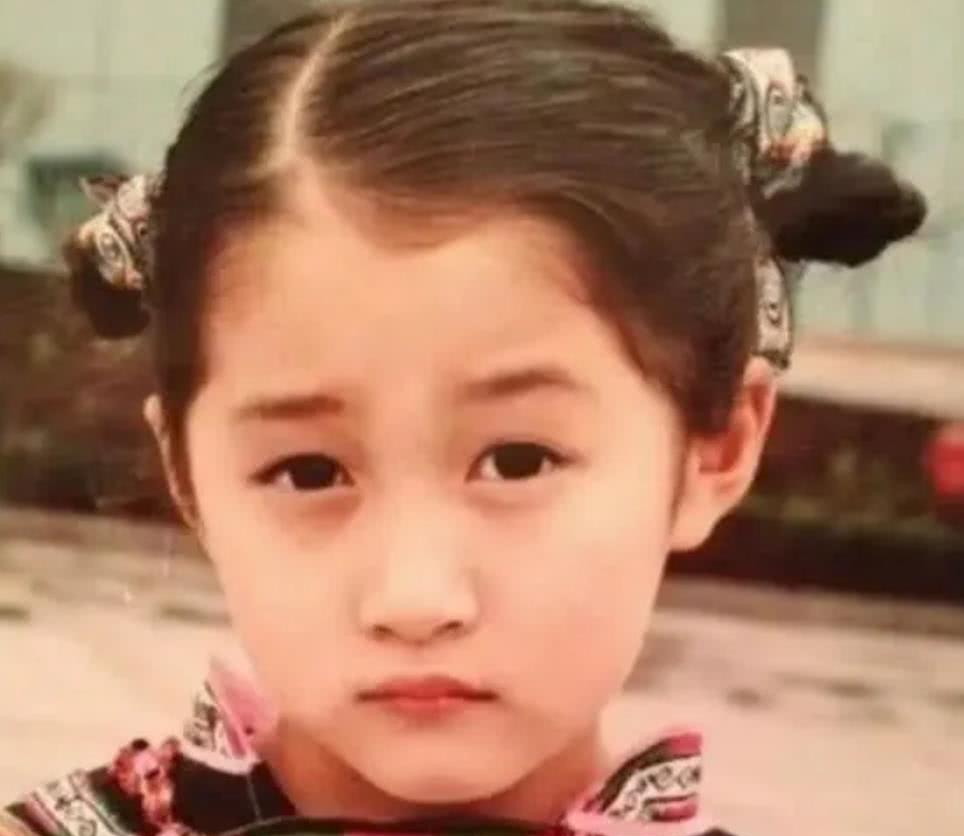 【姐姐】有种“不公平遗传”叫关晓彤家，上帝吻了妹妹的脸，却把姐姐关晓珊遗忘了！