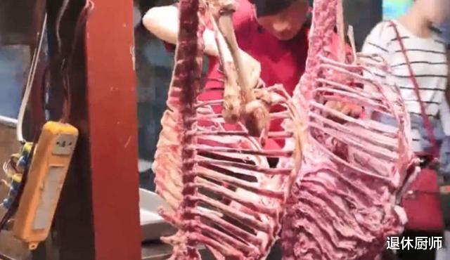 羊肉|摘得干干净净的“羊骨架”，为何还有人抢着要？大叔说：专吃它