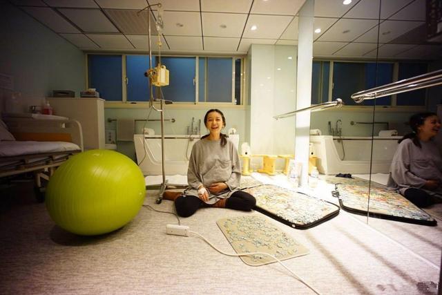 冻龄|“冻龄妈妈”火了，儿子不愿和她一起出门逛街：怕被误会成情侣