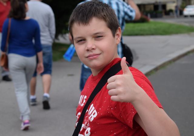 数学|小学生“投机取巧”的试卷火了，老师被批乱打分：孩子错哪了？