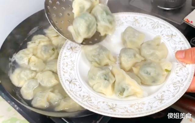 「饺子」夏天，用它包饺子，又香又嫩，不花1分钱，比韭菜茴香都好吃