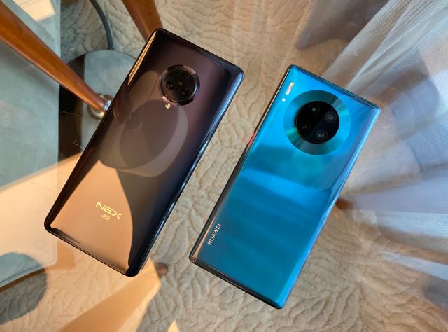 烟台|为什么有些年轻小伙，不买国产5G机，却宁愿用苹果4G机？