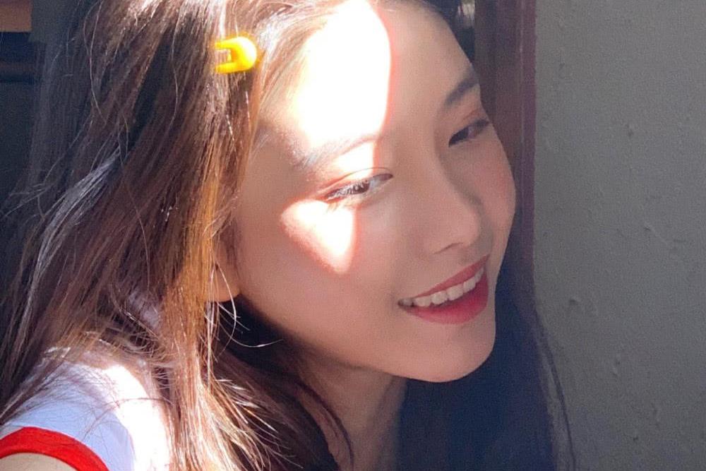 黄婷婷|黄婷婷：曾经惊艳众人的剪刀手女孩，现如今过得怎么样？