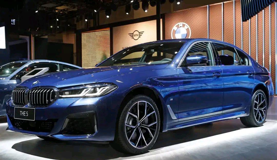 奔驰E级|2021款宝马5系正式上市，预售价曝光，网友：这价格是真的香