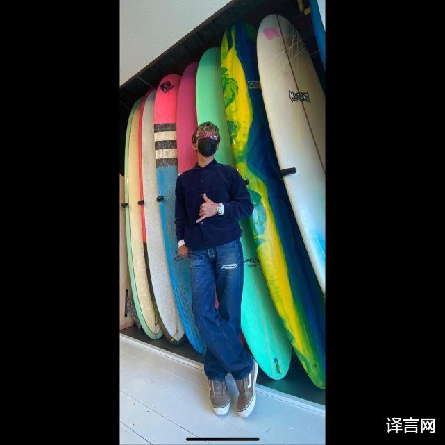 木村拓哉|48岁木村拓哉久违冲浪，顶湿发大笑很满足，没了大师拍照变短腿