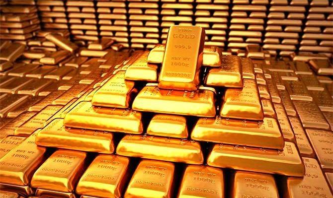 「黄金储备」全球十大黄金储备国：俄罗斯2242吨，日本765吨，中、美呢？