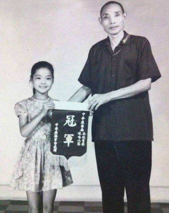 「邓丽君」人物志；从眷村走出的华语乐坛巨星邓丽君