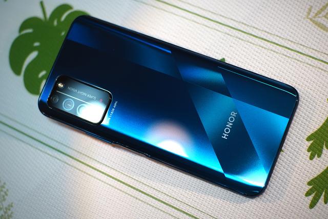 【荣耀x10】荣耀X10体验：不仅仅有5G，还有超强主摄和90Hz屏幕