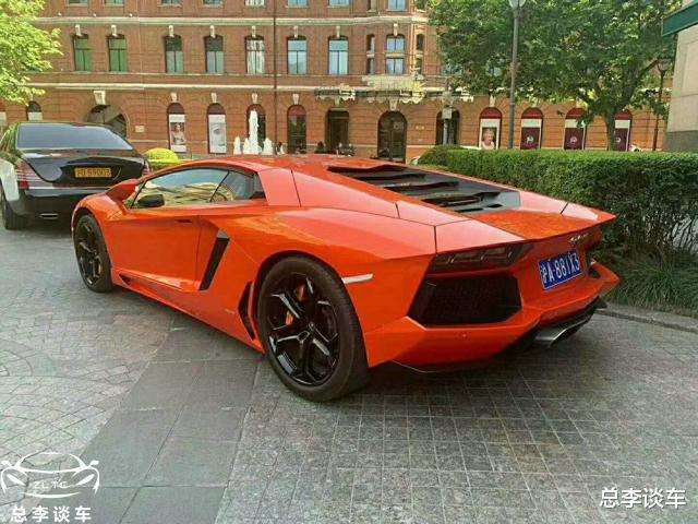 兰博基尼：王思聪的兰博基尼，开了8年，如今卖掉了，公里数让人难以置信