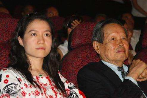 【杨振宁】96岁杨振宁依然硬朗，但如今后代子女却这样了