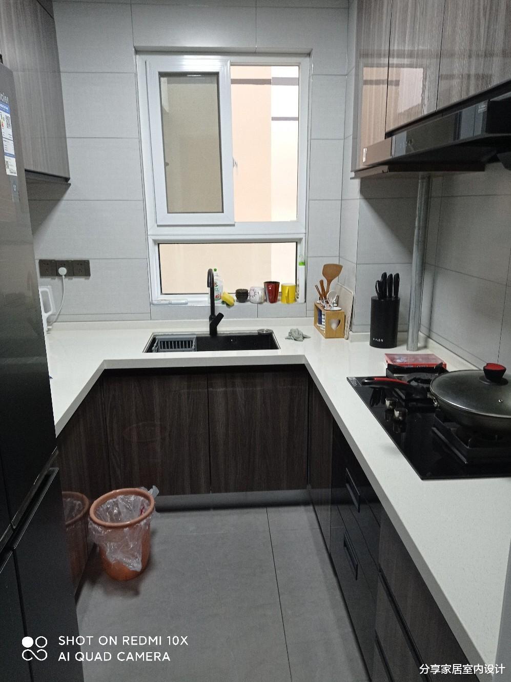 |第一次装修新房，全屋几乎铺木地板，把飘窗改柜子很实用，很满意